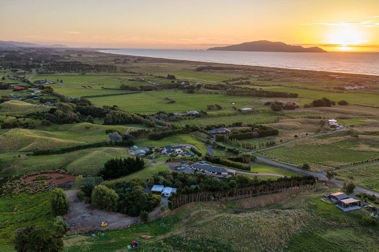 Photo of property in 55 Pukenamu Road, Te Horo, Otaki, 5581