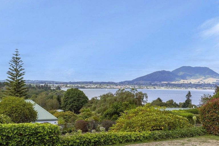 Photo of property in 6 Scenic Heights, Acacia Bay, Taupo, 3330