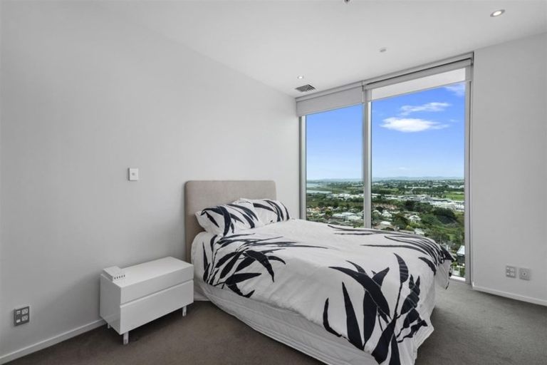 Photo of property in Sentinel Apartments, 1304/3 Northcroft Street, Takapuna, Auckland, 0622