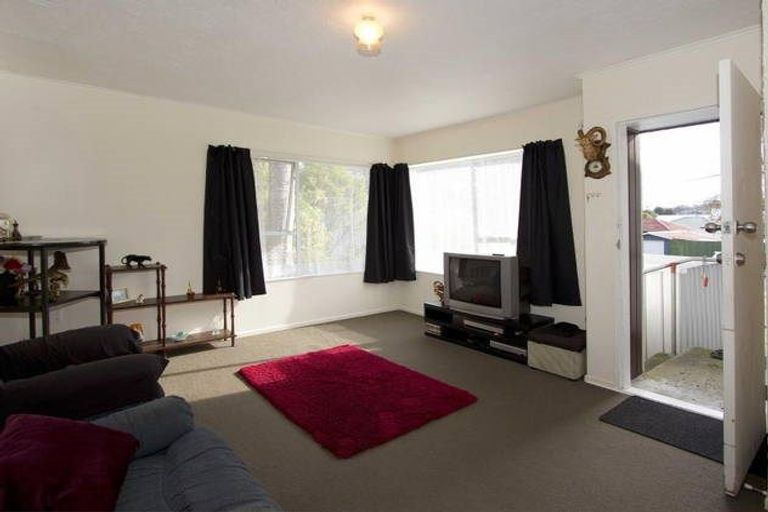 Photo of property in 2/66 Hine Road, Wainuiomata, Lower Hutt, 5014