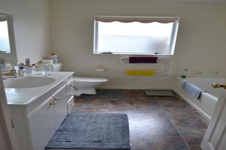 Photo of property in 33 Abby Road, Fitzherbert, Palmerston North, 4410