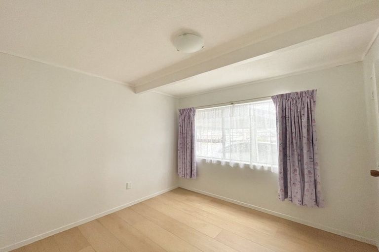 Photo of property in 79 Sturges Road, Henderson, Auckland, 0612