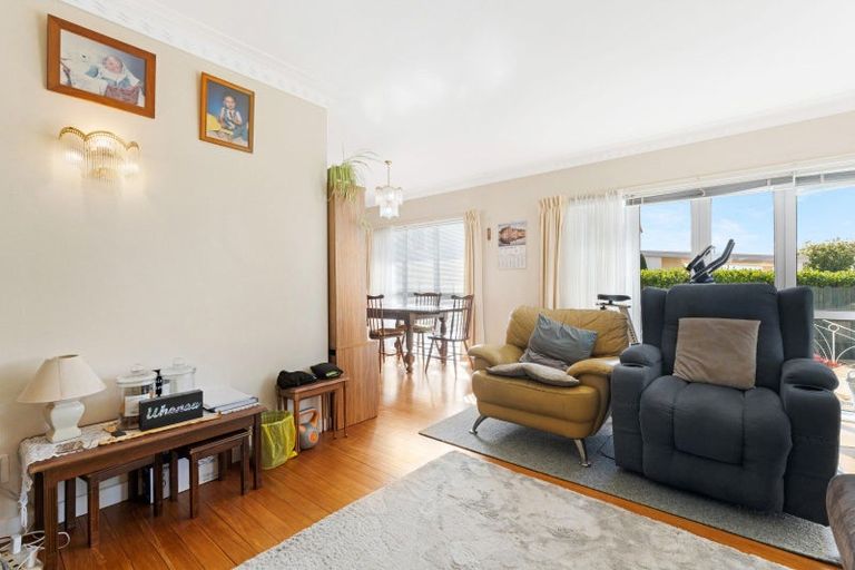 Photo of property in 27 Shortt Avenue, Mangere Bridge, Auckland, 2022