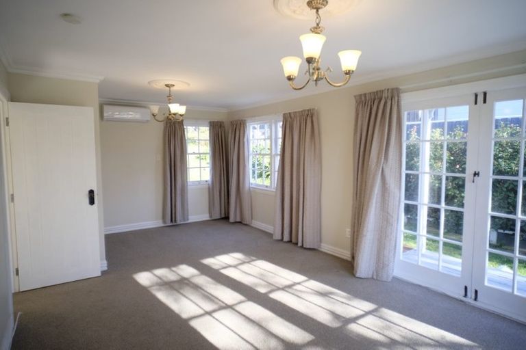 Photo of property in 28 Albatross Close, Whitby, Porirua, 5024