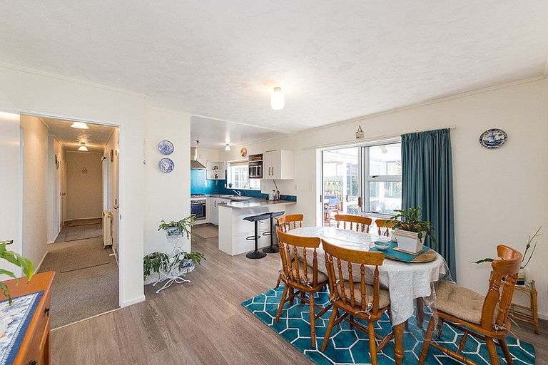 Photo of property in 21 Colonial Place, Kelvin Grove, Palmerston North, 4414