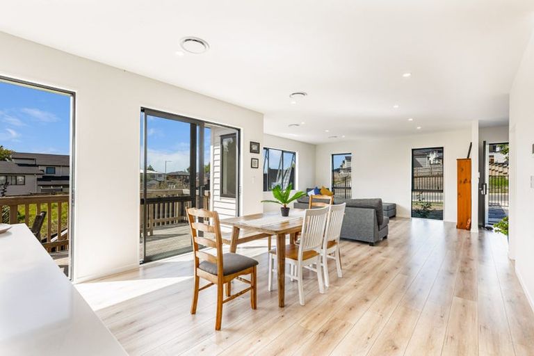 Photo of property in 12 Cirrus Way, Ranui, Auckland, 0612