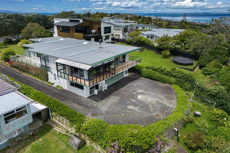 Photo of property in 23 Roberts Road, Matakatia, Whangaparaoa, 0930