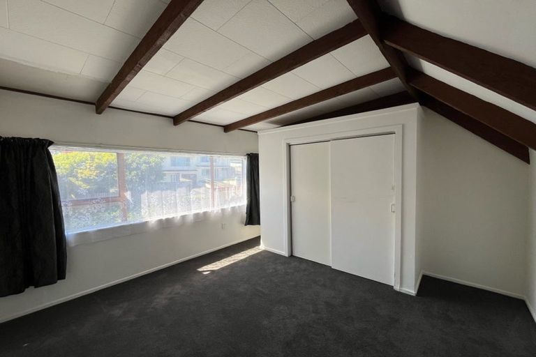 Photo of property in 2 Mervyn Place, Plimmerton, Porirua, 5026