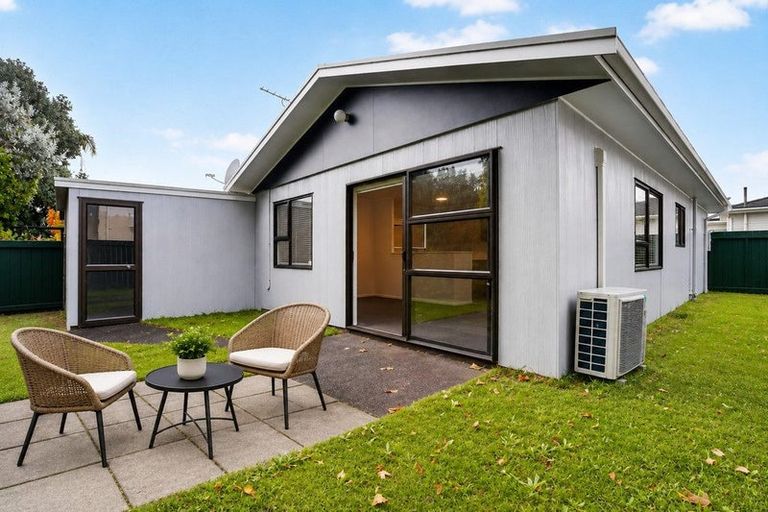Photo of property in 2/22 Great South Road, Papakura, 2110