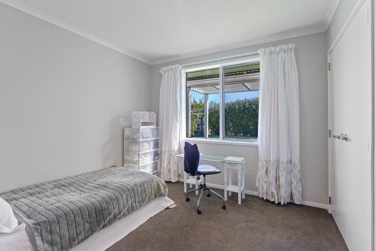 Photo of property in 63 Waipunahau Road, Waikanae, 5036