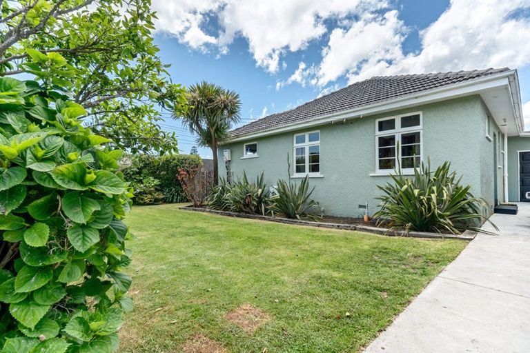 Photo of property in 141 Seaview Road, Westown, New Plymouth, 4310