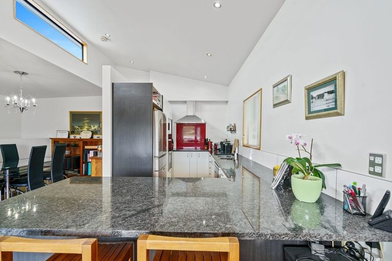 Photo of property in 8 Marina View, Paremata, Porirua, 5026