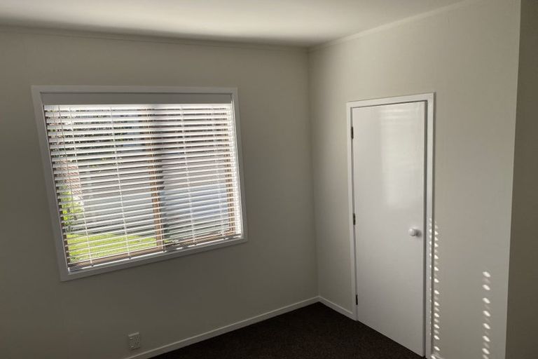 Photo of property in 1/19 Marcel Place, Glenfield, Auckland, 0629