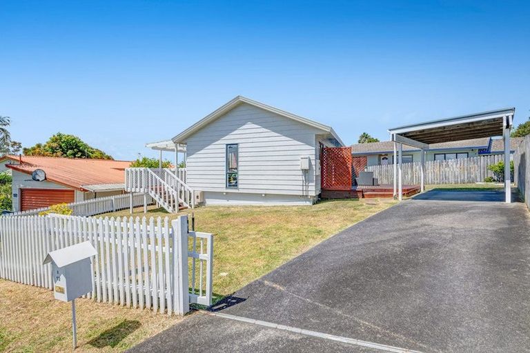 Photo of property in 1/12 Jumento Place, Unsworth Heights, Auckland, 0632