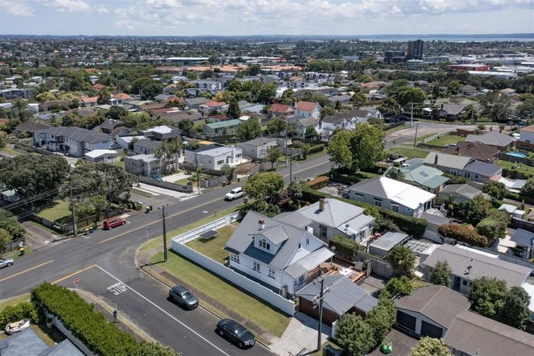 Photo of property in 86 Astley Avenue, New Lynn, Auckland, 0600