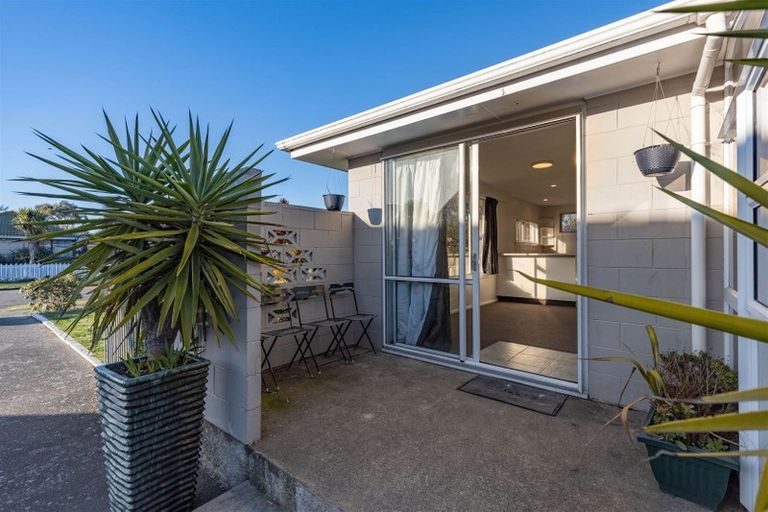 Photo of property in 6 Besant Place, Avondale, Christchurch, 8061