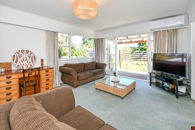 Photo of property in 5 Grimshaw Place, Henderson, Auckland, 0612