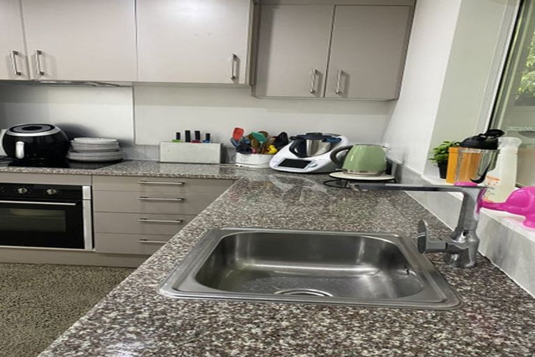 Photo of property in 9 Humphrey Kemp Avenue, Henderson, Auckland, 0612