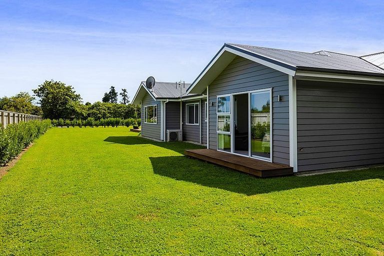 Photo of property in 7 Cross Street, Lepperton, New Plymouth, 4373