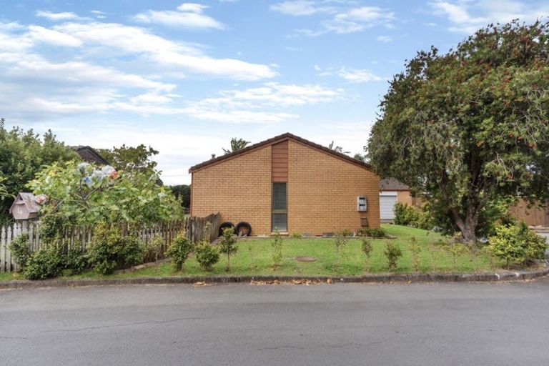 Photo of property in 4 Baronie Court, Half Moon Bay, Auckland, 2012