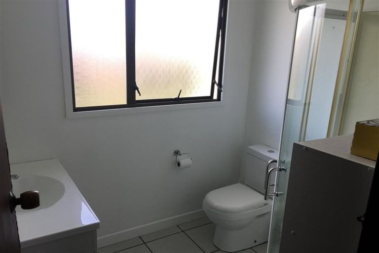 Photo of property in 1/6 Valdale Road, Henderson, Auckland, 0610