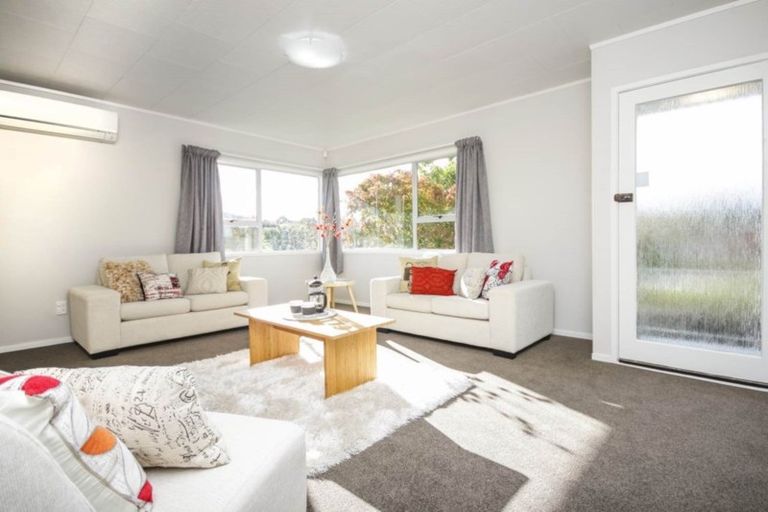 Photo of property in 8 Elizabeth Drive, West Harbour, Auckland, 0618