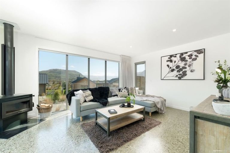Photo of property in 6 Polperro Court, Jacks Point, Queenstown, 9371