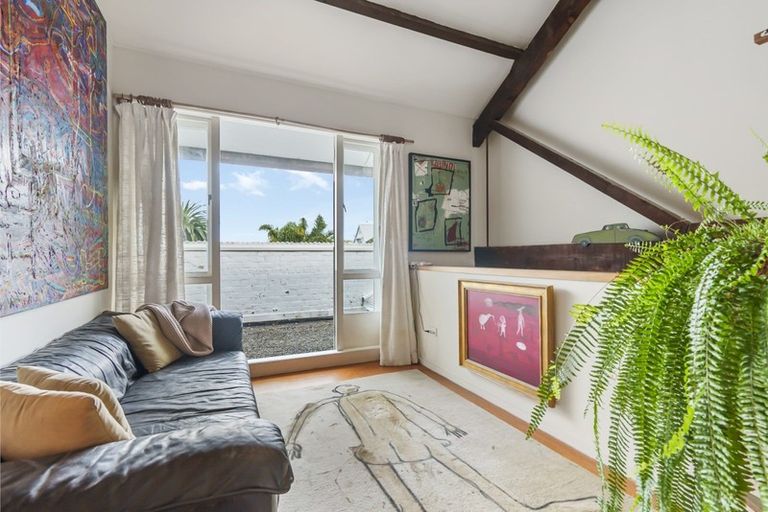 Photo of property in 2/47 Church Street, Devonport, Auckland, 0624