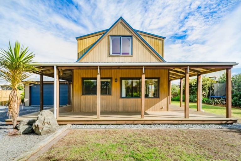 Photo of property in 147 Field Way, Waikanae Beach, Waikanae, 5036