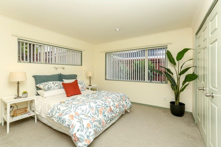 Photo of property in 6 Frank Frethey Place, Highlands Park, New Plymouth, 4312