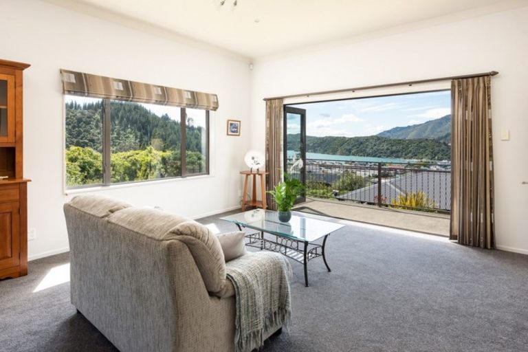 Photo of property in 24 Harbour View Heights, Picton, 7220