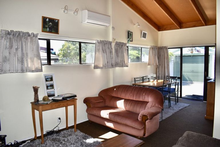 Photo of property in 28 Sarah Street, Waikawa Beach, Levin, 5573