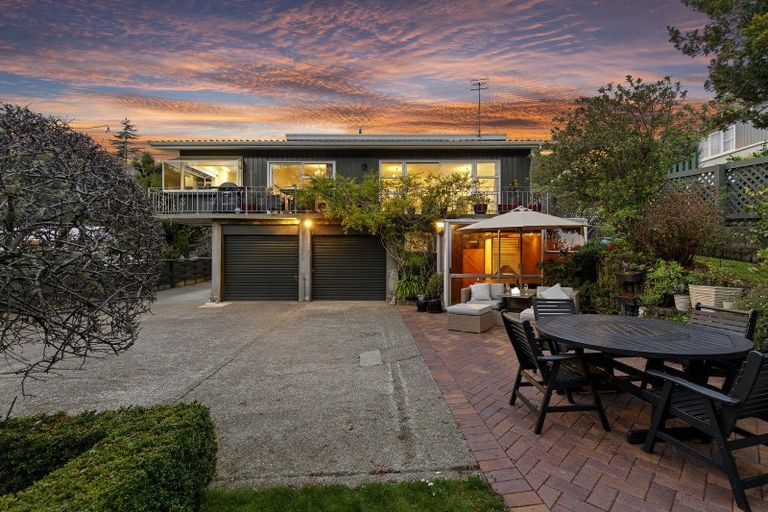 Photo of property in 4 Harewood Grove, Pinehaven, Upper Hutt, 5019