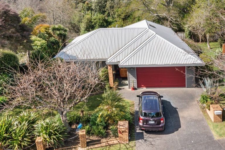 Photo of property in 34 Lochend Place, Highland Park, Auckland, 2010