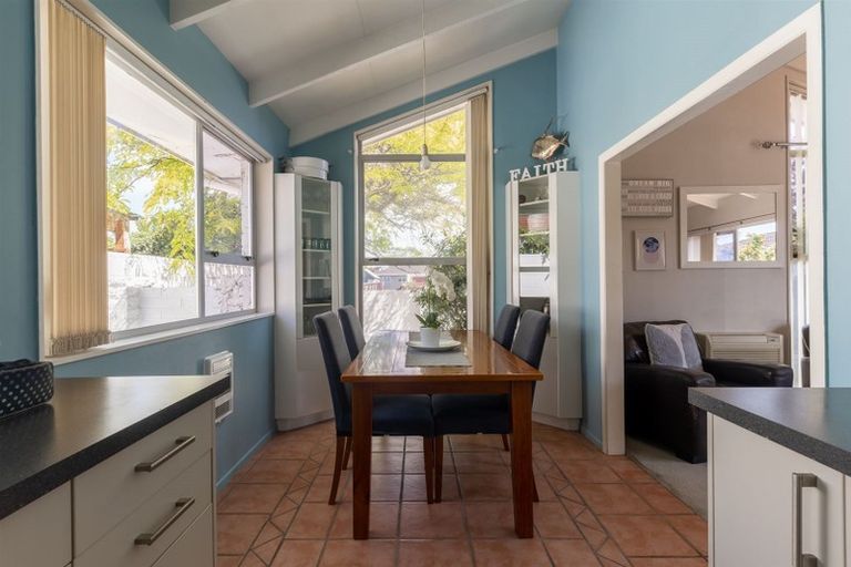 Photo of property in 10 Glen Place, Parklands, Christchurch, 8083