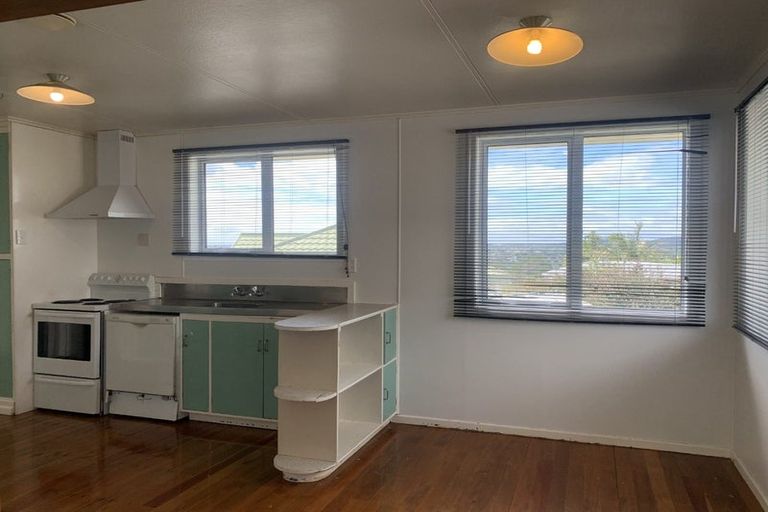 Photo of property in 1/204 Sturges Road, Henderson, Auckland, 0612