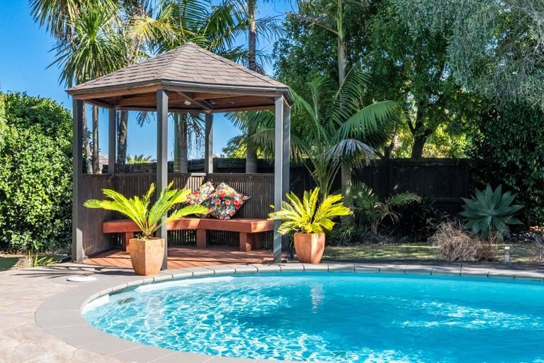 Photo of property in 24 Santa Cruz Drive, Shamrock Park, Auckland, 2016