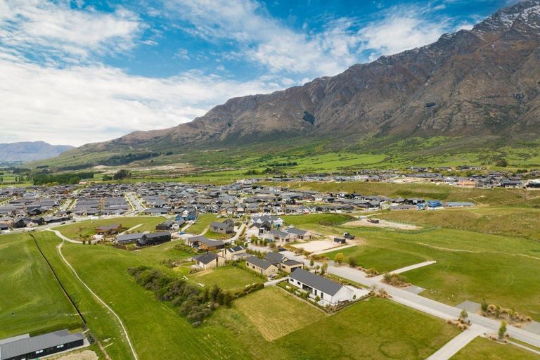 Photo of property in 19 Cunninghams Drive, Jacks Point, Queenstown, 9371