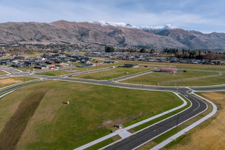 Photo of property in 13 Simpson Crescent, Wanaka, 9305
