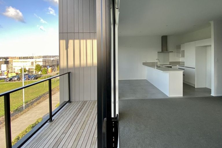 Photo of property in 2/42 Nugget Avenue, Hobsonville, Auckland, 0616