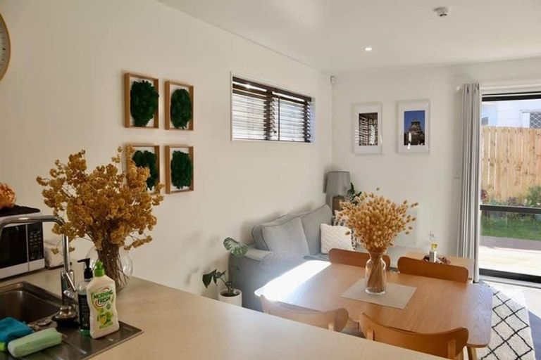 Photo of property in 4337a Great North Road, Glendene, Auckland, 0602