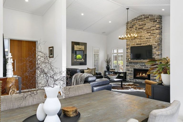 Photo of property in 16 Pukenamu Road, Rainbow Point, Taupo, 3330