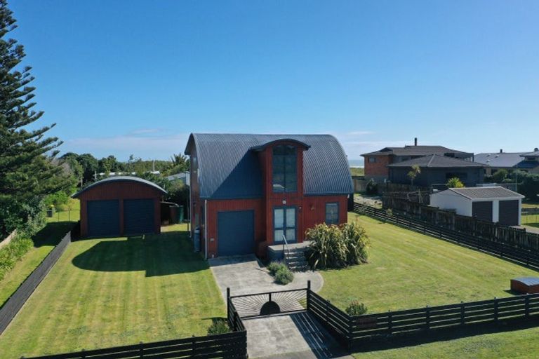 Photo of property in 13 Rua Avenue, Waitarere Beach, Levin, 5510