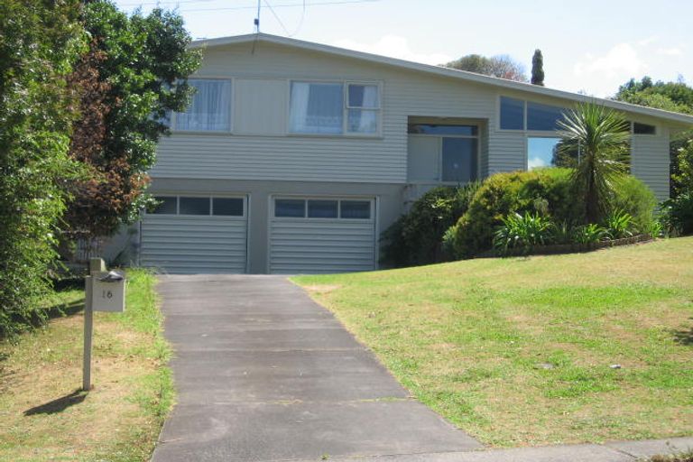 Photo of property in 16 Bentley Avenue, Glenfield, Auckland, 0629