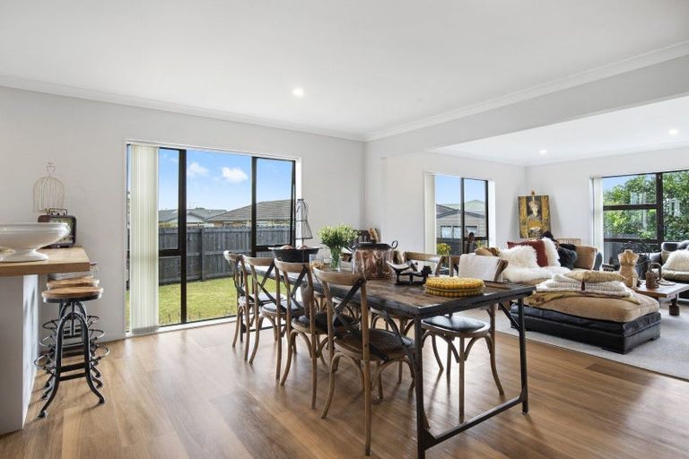 Photo of property in 36 Edgewater Parade, Waiuku, 2123