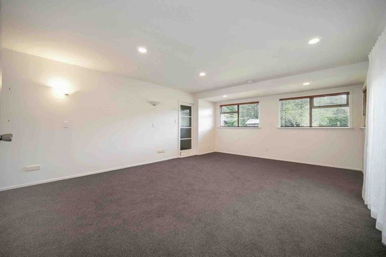 Photo of property in 9 Laingholm Drive, Laingholm, Auckland, 0604