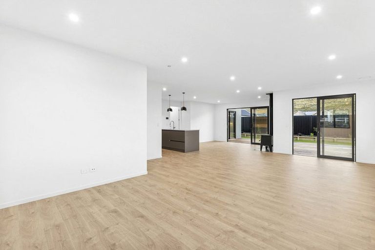 Photo of property in 6 Lake Mckay Drive, Luggate, 9382