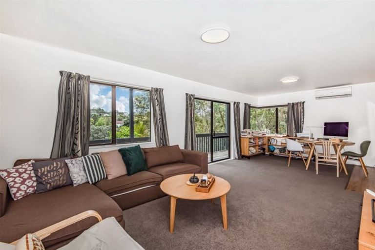 Photo of property in 2/16 Mistletoe Place, Browns Bay, Auckland, 0630