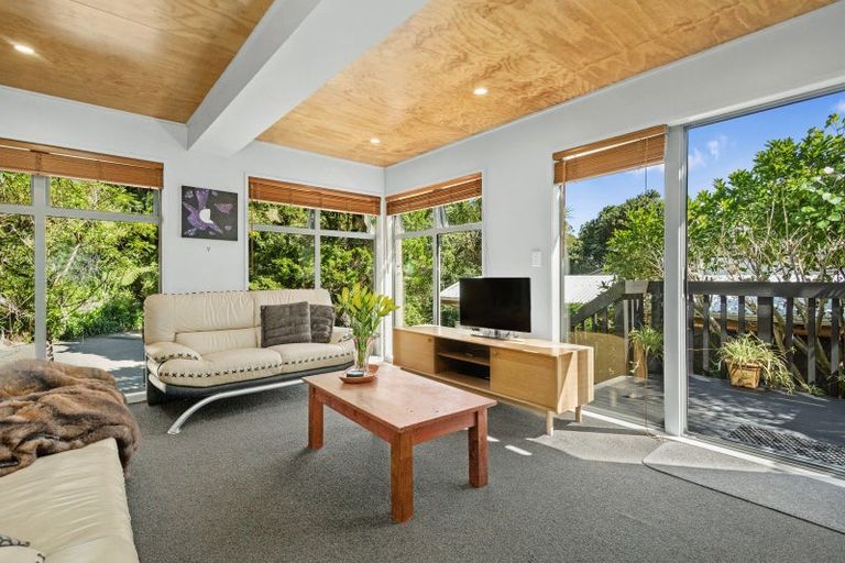 Photo of property in 3a Whiorau Grove, Lowry Bay, Lower Hutt, 5013