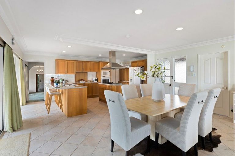 Photo of property in 30 Sanctuary Point, Sunnyhills, Auckland, 2010